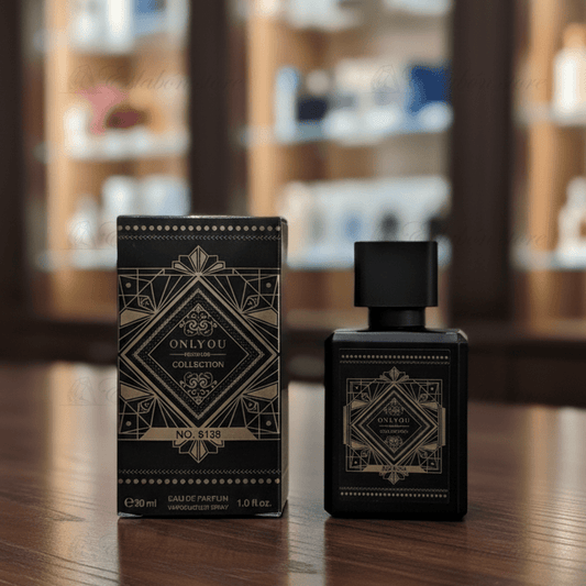 Perfume para hombre Onlyou No. 8138, detalle de la etiqueta, aroma especiado y amaderado